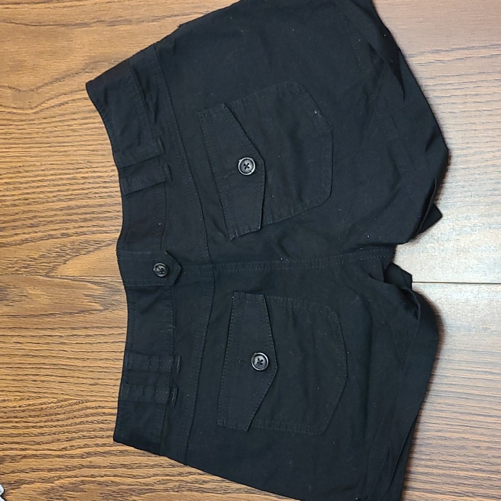 EXPRESS SHORTS - Picture 2 of 6